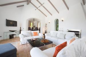 Telewizja i/lub zestaw kina domowego w obiekcie La Manga Club Resort - Individual Villa 524