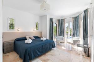 Łóżko lub łóżka w pokoju w obiekcie La Manga Club Resort - Individual Villa 524