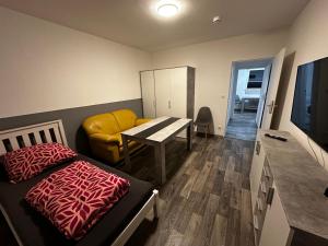a room with a bed and a table and a tv at Apartment Osnabrück Haste in Osnabrück +13 photos