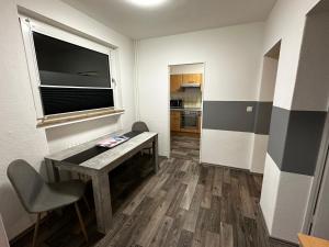 a small room with a table and a window at Apartment Osnabrück Haste in Osnabrück