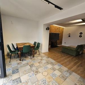 Fotografie z fotogalerie ubytování Niabi 3BDR Villa with pool v destinaci Tbilisi City