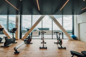Fitnesa centrs un/vai fitnesa iespējas naktsmītnē Gasperich Apt with Pool Gym & View