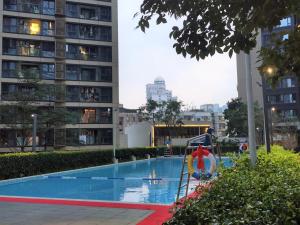 a swimming pool in the middle of a building at Interact China Fine Condo Shenzhen Bay in Shenzhen