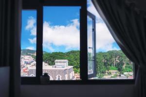 Nespecifikovaný výhled na hory nebo výhled na hory při pohledu z hotelu