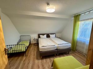 En eller flere senge i et værelse på Ferienwohnung Linder Grube