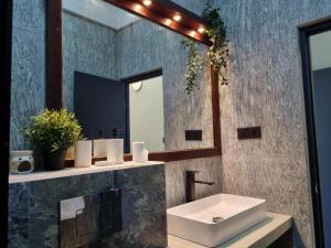 Koupelna v ubytování Aura Residence + 37 fotografií