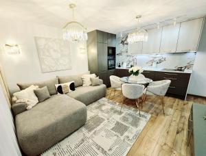 a living room with a couch and a table at Apartament Lauden in Ludów Poiski