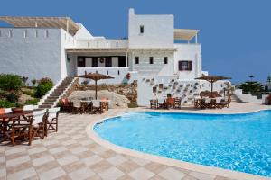 Bazén v ubytovaní Naxos Kalimera Apartments alebo v jeho blízkosti