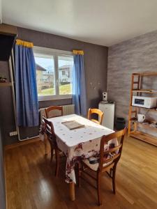 Kuchyň nebo kuchyňský kout v ubytování Deux chambres confortables + 15 fotografií