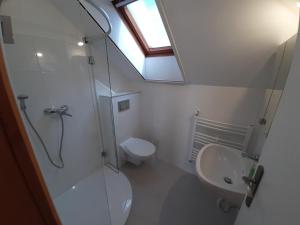 Kúpeľňa v ubytovaní Madách Apartman
