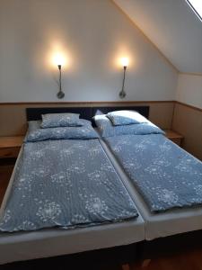 Posteľ alebo postele v izbe v ubytovaní Madách Apartman
