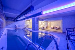 Bazén v ubytování Royal Termal Hotel nebo v jeho okolí