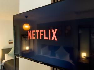 a television screen with the netflix sign on it at ImmoStay M#Apartments Waterfront - WiFi & Parking in Bremen