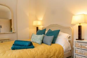 En eller flere senge i et værelse på Cherry Tree Cottage - 3 Bed Countryside Retreat!