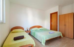 Postel nebo postele na pokoji v ubytování Apartment Stanici With Sea View 11 + 8 fotografií