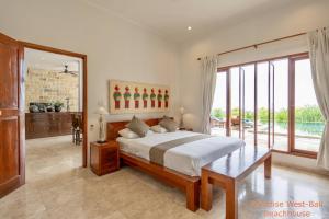 Кровать или кровати в номере Paradise West-Bali