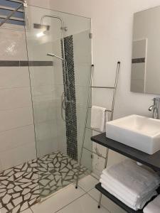 Et badeværelse på Villa Marracuja Souffleur Beach