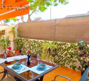 Ogród w obiekcie Apartamento Las 3P Piscina, Paz y Patio privado