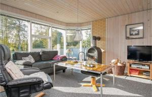 TV a/nebo společenská místnost v ubytování Holiday Home Tranevej Storvorde X