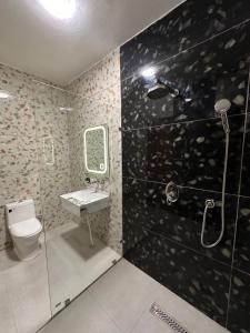 Koupelna v ubytování Desire Courtyard + 34 fotografií