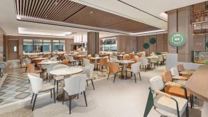武汉空港逸衡酒店餐厅或其他用餐的地方