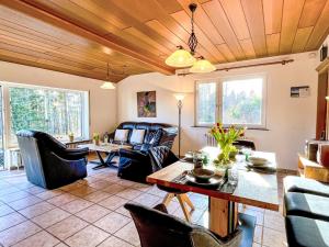 Ruang duduk di Holiday Home Wanderlust by Interhome