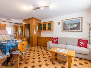 Posedenie v ubytovaní Apartment Cesa Micheluzzi - CZI712 by Interhome