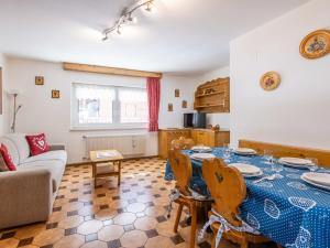 Posedenie v ubytovaní Apartment Cesa Micheluzzi - CZI712 by Interhome