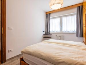 Posteľ alebo postele v izbe v ubytovaní Apartment Cesa Micheluzzi - CZI712 by Interhome