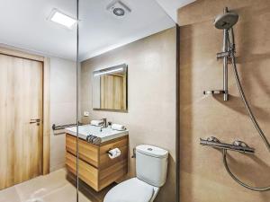 Koupelna v ubytování Apartment Carihuela Playa-2 by Interhome