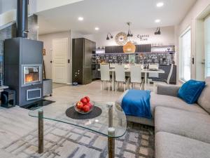 Køkken eller tekøkken på Holiday Home Tonttutahko 20 b by Interhome