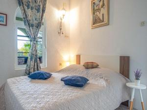 Ένα ή περισσότερα κρεβάτια σε δωμάτιο στο Holiday Home Alma by Interhome