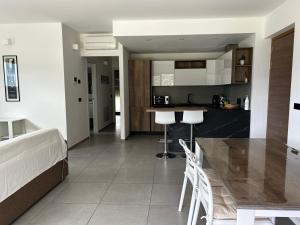 Kuchyňa alebo kuchynka v ubytovaní Casa Roxy