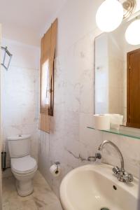 Koupelna v ubytování Crete Essence Villas - Lagkada