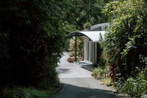 Gallery image of Luxury Hilltop Hideaway Private Outdoor Bath Stunning Hinterland Views in Mapleton +38 photos