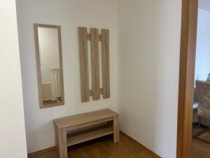a room with a table and a mirror on a wall at Ferienwohnung KäLi in Pleinfeld