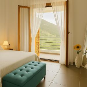 Ένα ή περισσότερα κρεβάτια σε δωμάτιο στο Epidavros View Villas