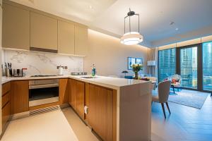 Η κουζίνα ή μικρή κουζίνα στο Venetian - Stay at Address Opera with Burj & Fountain views +40 φωτογραφίες