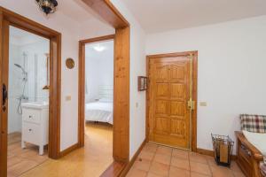 a room with a door leading to a bedroom at Casa Matildita en Valsequillo con amplia terraza in Valsequillo +78 photos