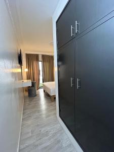 Katil atau katil-katil dalam bilik di Crystal hotel