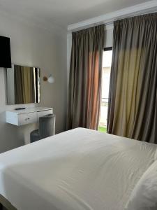 Katil atau katil-katil dalam bilik di Crystal hotel