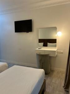 Televisyen dan/atau pusat hiburan di Crystal hotel