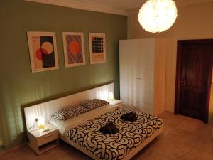 Postel nebo postele na pokoji v ubytování Kalos Rooms + 37 fotografií