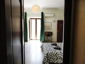 Postel nebo postele na pokoji v ubytování Kalos Rooms
