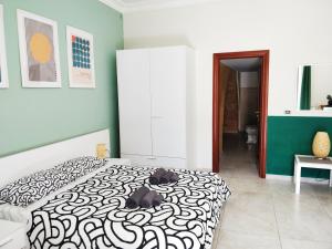 Postel nebo postele na pokoji v ubytování Kalos Rooms