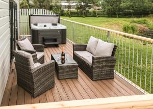 Χώρος καθιστικού στο Flaxton Meadows Luxury Lodges