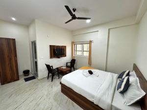 Televisyen dan/atau pusat hiburan di Grs Comforts Lodge