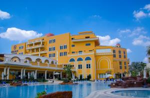 Bazén v ubytování Helnan Dream Hotel and Conference Center nebo v jeho okolí