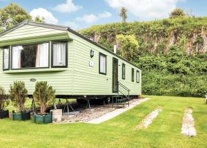 a green holiday home with a hill in the background at Lime Tree Park in Buxton +21 photos