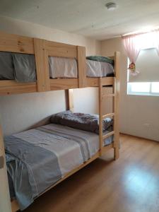 Ένα ή περισσότερα κρεβάτια σε δωμάτιο στο Departamento con bonita vista